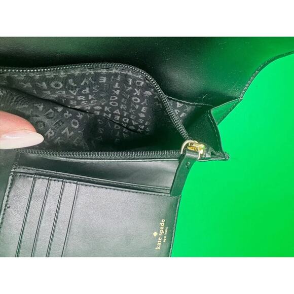 Kate Spade Black Wallet with cute little bow on the front - Picture 7 of 7